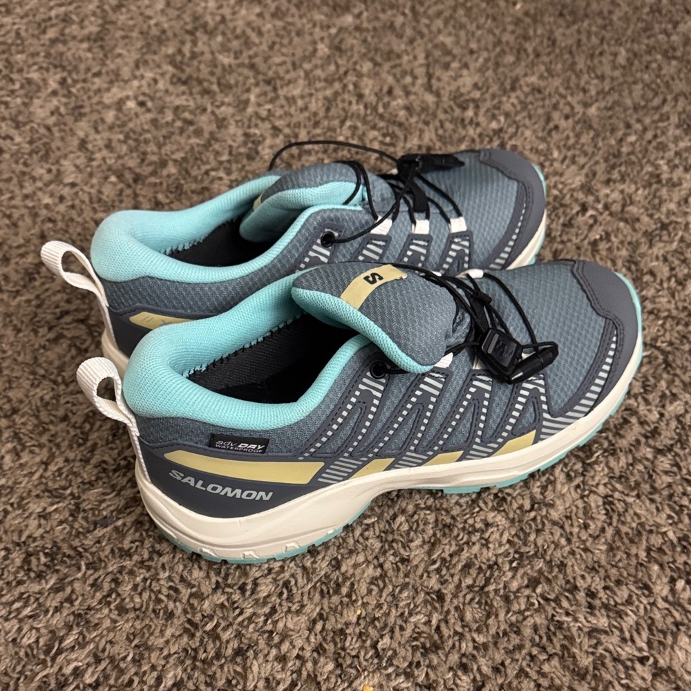 Salomon Women's Gray and Teal Athletic Shoes